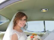 Noiva sorridente no carro - Isilda Murteira Fotografia