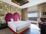 Crime do Padre Amaro - Quarto com banheira de hidromassagem - Lisotel Eventos