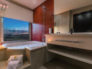 Milagre das Rosas - Quarto com banheira de hidromassagem - Lisotel Eventos