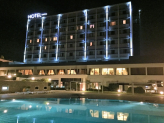 Santarém Hotel - Fachada Sul Nocturna - Piscina exterior - Santarém Hotel