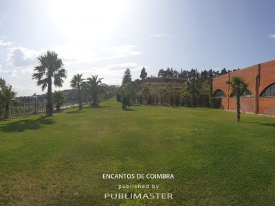 Jardim exterior, com 2000m2