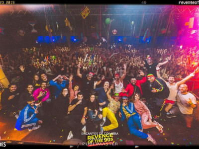 Concerto dos revenge of the 90s, no jardim interior