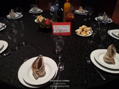 Mesa do serviço de medicina interna dos CHUC no mega jantar de natal de 2019