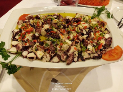 Polvo ensalsado do buffet de um jantar de natal 2019