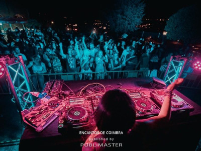 Concerto da Fátima Haji, no jardim exterior