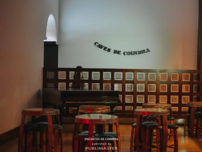 Zona junto ao bar da sala Pedro e Inês