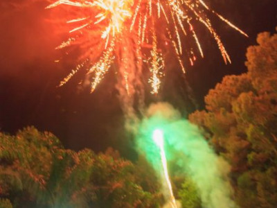 A.Veiga Casamentos Mágicos - Finalizar o corte do bolo com fogo de artificio 