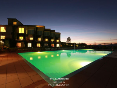 Hotel & Piscina Exterior